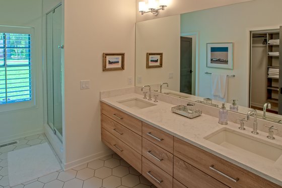 Interior - Master Bathroom for Craftsman House Plan #901-138 - 4 bed, 2.5 bath