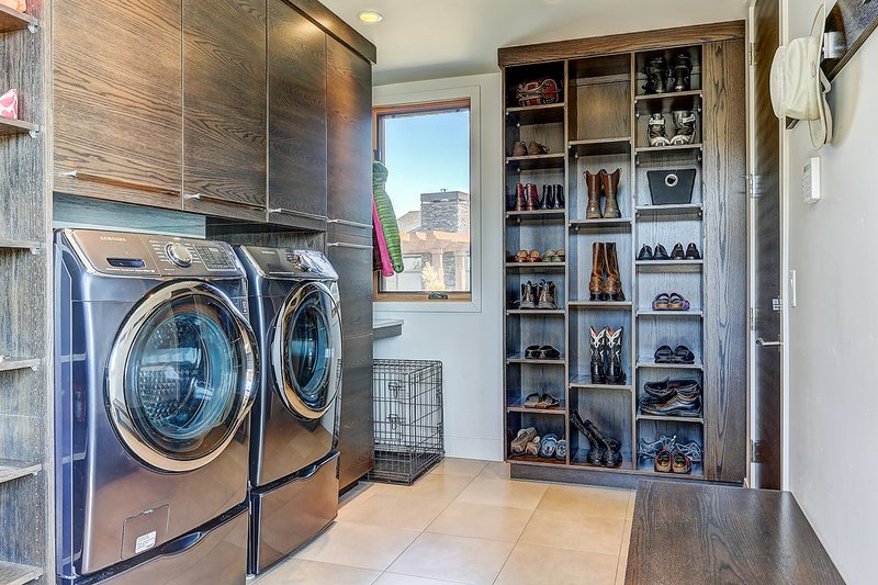 Dream House Plan - Laundry/Mudroom