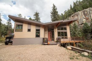 Cabin Exterior - Front Elevation Plan #1042-24