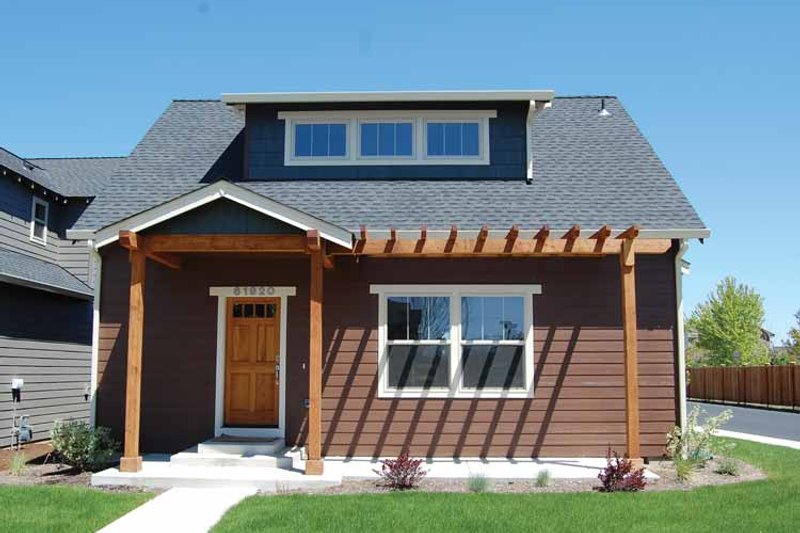 Architectural House Design - Craftsman Exterior - Front Elevation Plan #895-73