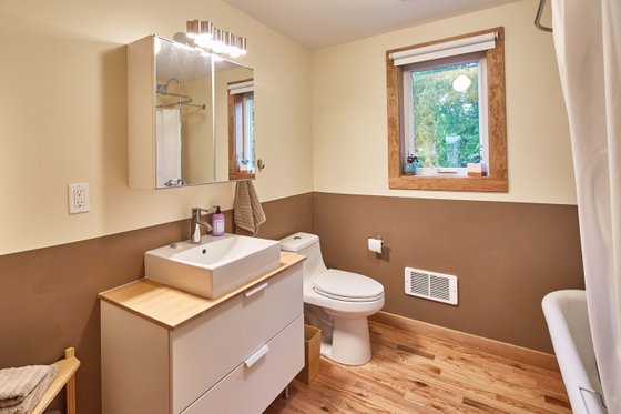 Interior - Bathroom for Craftsman House Plan #890-11 - 1 bed, 1 bath