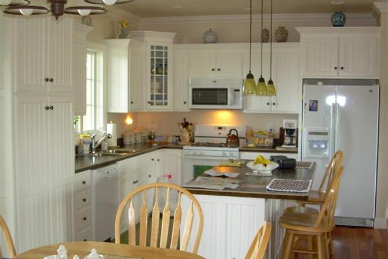 Dream House Plan - Interior - Kitchen 1 for Craftsman House Plan #21-345 - 3 bed, 2 bath