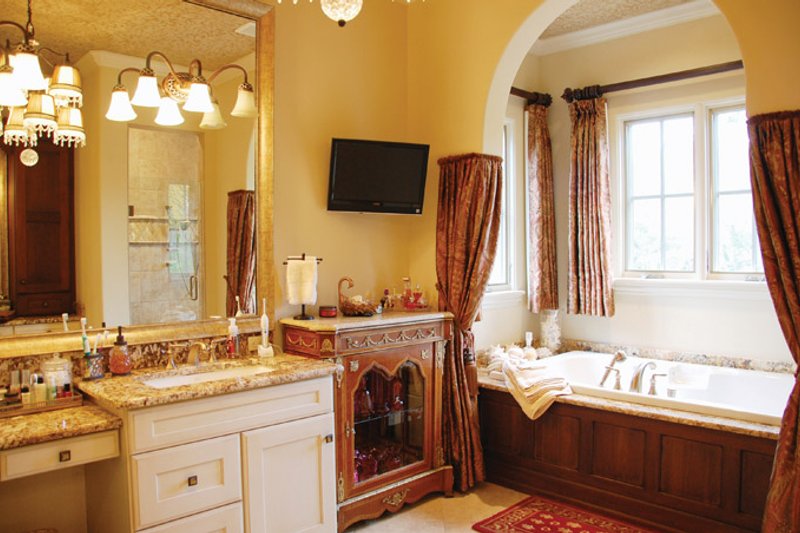 House Plan Design - Interior - Master Bathroom for Mediterranean House Plan #1058-14 - 3 bed, 4.5 bath
