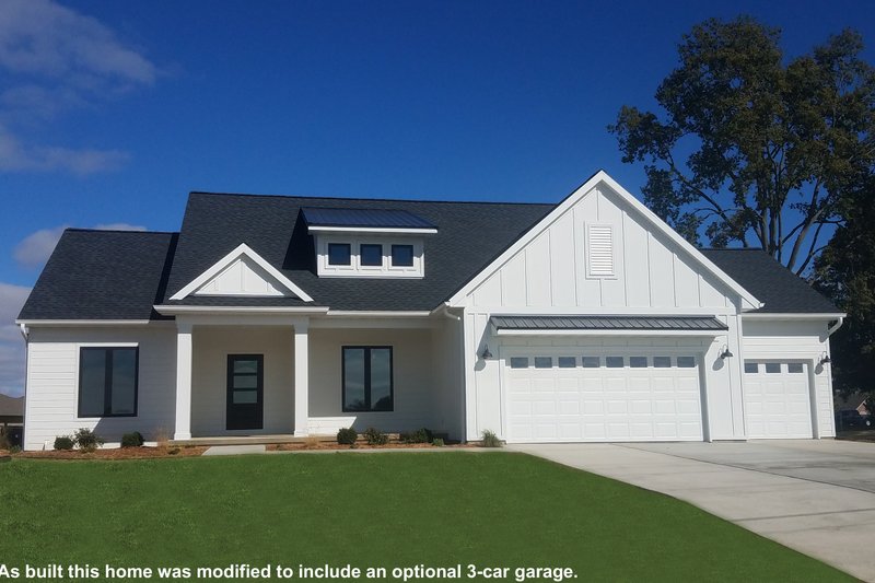 House Blueprint - Craftsman Exterior - Front Elevation Plan #20-2329