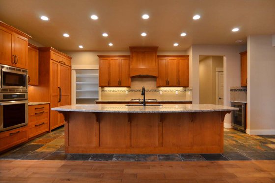 Interior - Kitchen 1 for Craftsman House Plan #124-1024 - 3 bed, 2.5 bath
