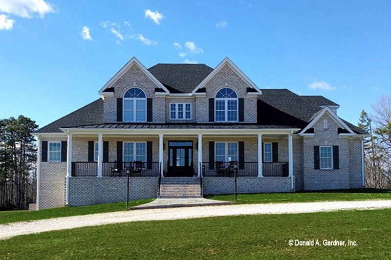Country Style House Plan - 4 Beds 3.5 Baths 2586 Sq/Ft Plan #929-527
