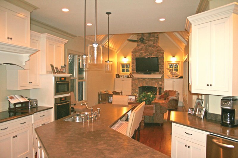 Home Plan - Interior - Kitchen for Craftsman House Plan #929-889 - 4 bed, 3 bath