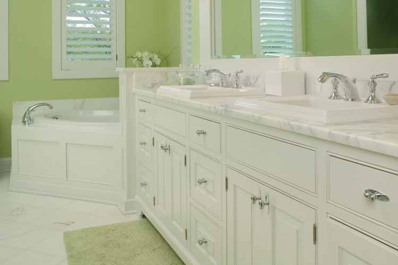Home Plan - Interior - Master Bathroom for Craftsman House Plan #928-188 - 4 bed, 3.5 bath