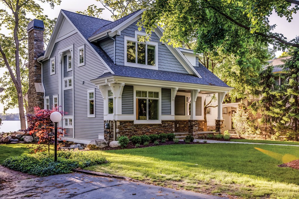 Bungalow Style House Plan - 3 Beds 3 Baths 2175 Sq/Ft Plan #928-9