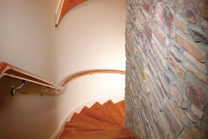 Build 2  Stairway to Lower Level