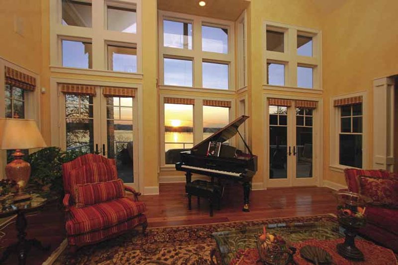 Home Plan - Interior - Family Room 3 for Craftsman House Plan #132-485 - 4 bed, 4.5 bath