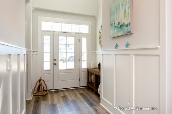 Interior - Entry for Craftsman House Plan #929-1082 - 3 bed, 2.5 bath