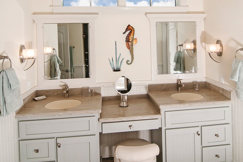Home Plan - Interior - Master Bathroom for Craftsman House Plan #929-905 - 4 bed, 4 bath