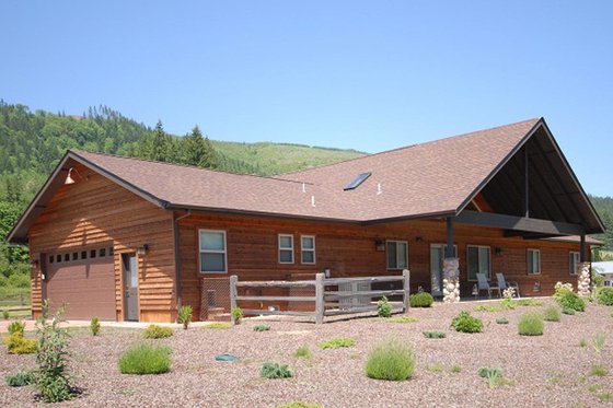 Ranch style country home elevation