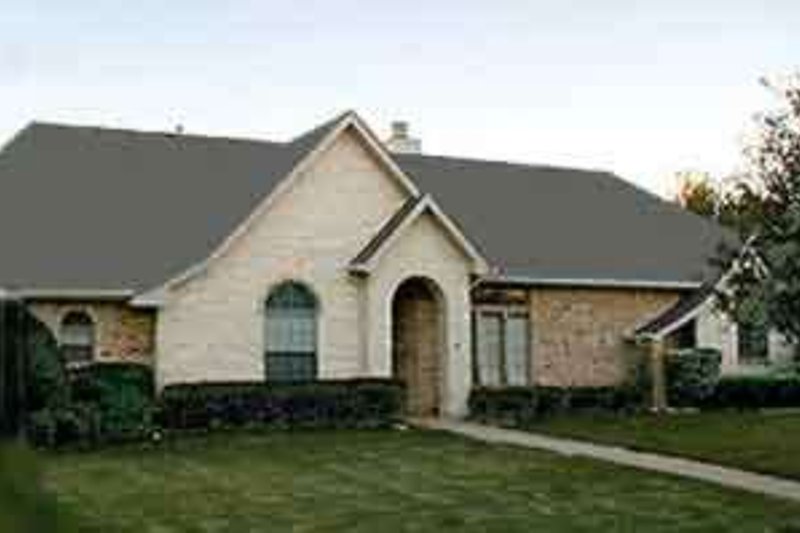 Dream House Plan - Traditional Exterior - Front Elevation Plan #84-181
