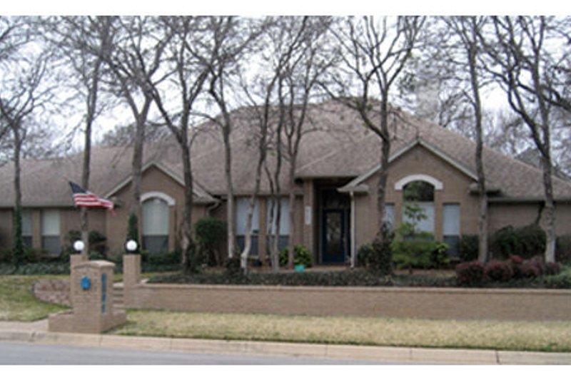 European Style House Plan - 3 Beds 2 Baths 2487 Sq/Ft Plan #84-482