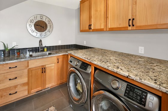 Interior - Laundry for Craftsman House Plan #1070-15 - 3 bed, 2.5 bath