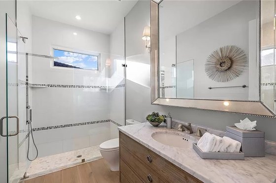 Interior - Bathroom for Contemporary House Plan #548-57 - 5 bed, 5 bath