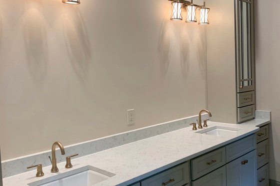 Interior - Master Bathroom for Craftsman House Plan #437-103 - 4 bed, 3.5 bath