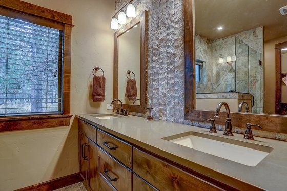 Interior - Master Bathroom 2 for Craftsman House Plan #892-29 - 3 bed, 3.5 bath