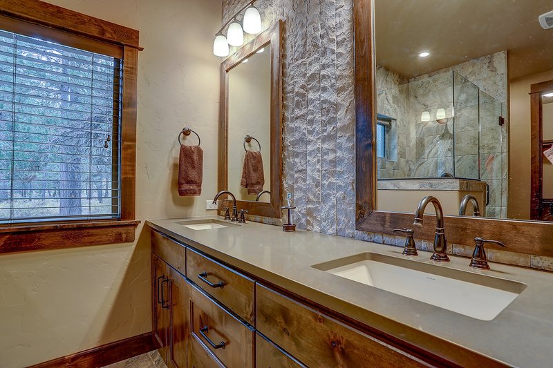 Dream House Plan - Interior - Master Bathroom 2 for Craftsman House Plan #892-29 - 3 bed, 3.5 bath