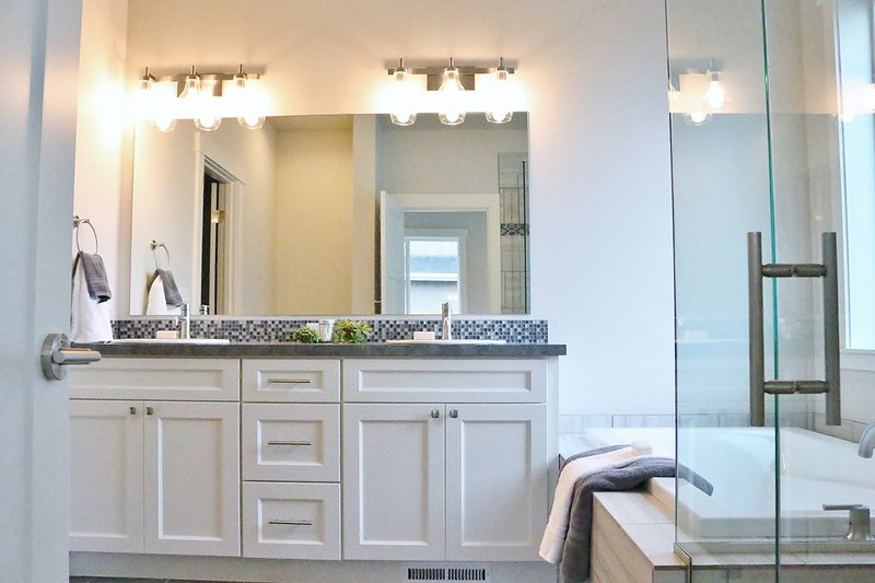 Dream House Plan - Interior - Master Bathroom for Craftsman House Plan #1070-47 - 3 bed, 2 bath