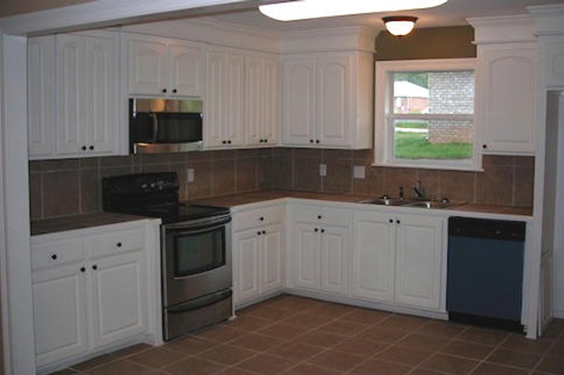 Dream House Plan - Interior - Kitchen for Ranch House Plan #430-12 - 3 bed, 2 bath