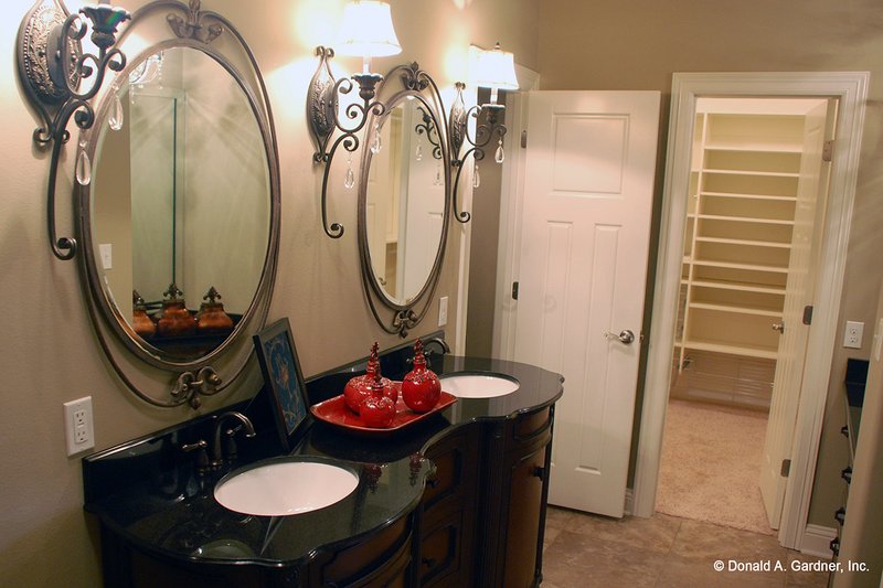 House Plan Design - Interior - Master Bathroom for European House Plan #929-904 - 3 bed, 2 bath