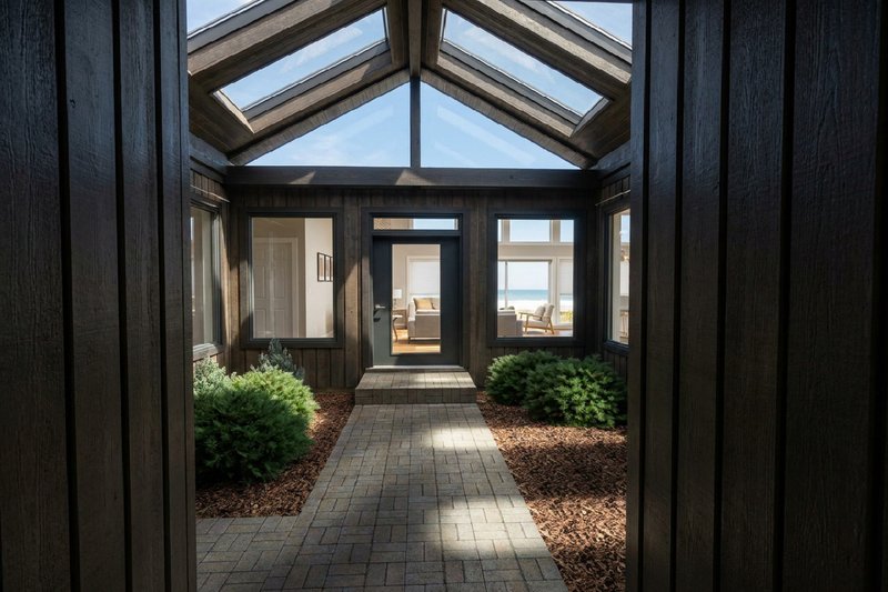 Dream House Plan - Interior - Entry for Contemporary House Plan #126-306 - 4 bed, 2 bath