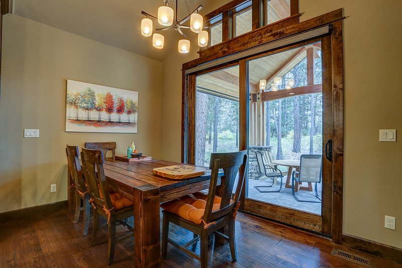 Dream House Plan - Interior - Dining Room for Craftsman House Plan #892-29 - 3 bed, 3.5 bath