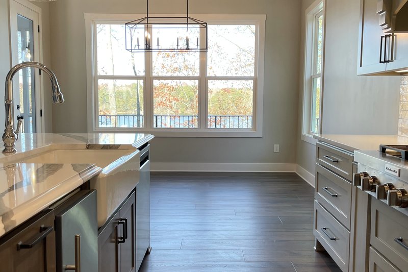 Architectural House Design - Interior - Kitchen 1 for Craftsman House Plan #437-114 - 4 bed, 4 bath