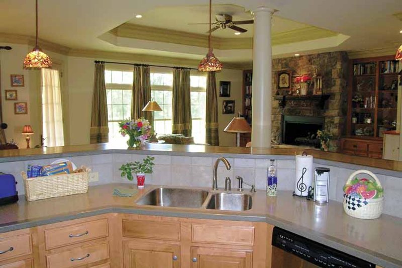 Home Plan - Interior - Kitchen for Ranch House Plan #314-202 - 3 bed, 3 bath