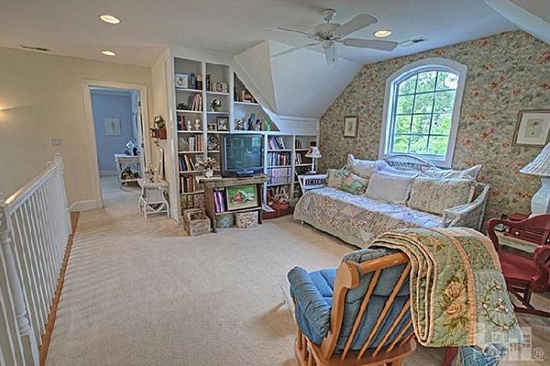 Architectural House Design - Upstairs loft - 2600 square foot Southern home