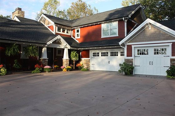 Front View - 3150 square foot craftsman home