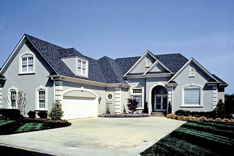 Dream House Plan - Traditional Exterior - Front Elevation Plan #453-532