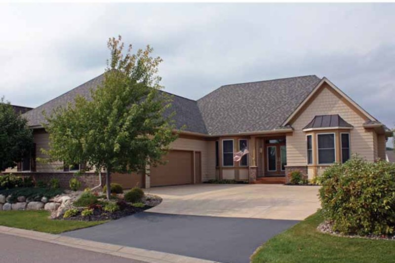 Home Plan - Colonial Exterior - Front Elevation Plan #51-1068