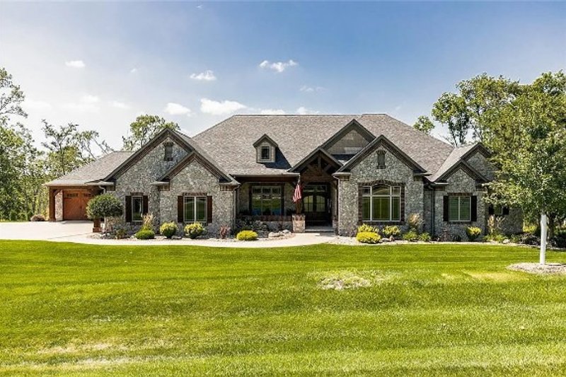 House Blueprint - Ranch Exterior - Front Elevation Plan #70-1553