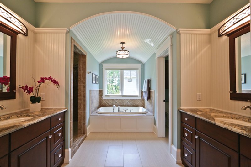 House Blueprint - Interior - Master Bathroom for European House Plan #928-267 - 4 bed, 5 bath