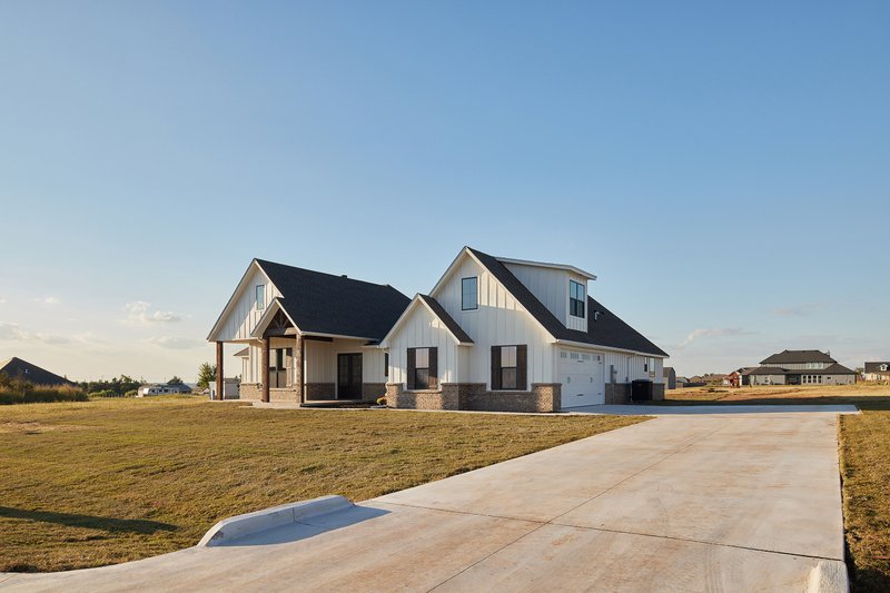 Home Plan - Exterior - Front Elevation 8 for Farmhouse House Plan #430-184 - 4 bed, 2.5 bath