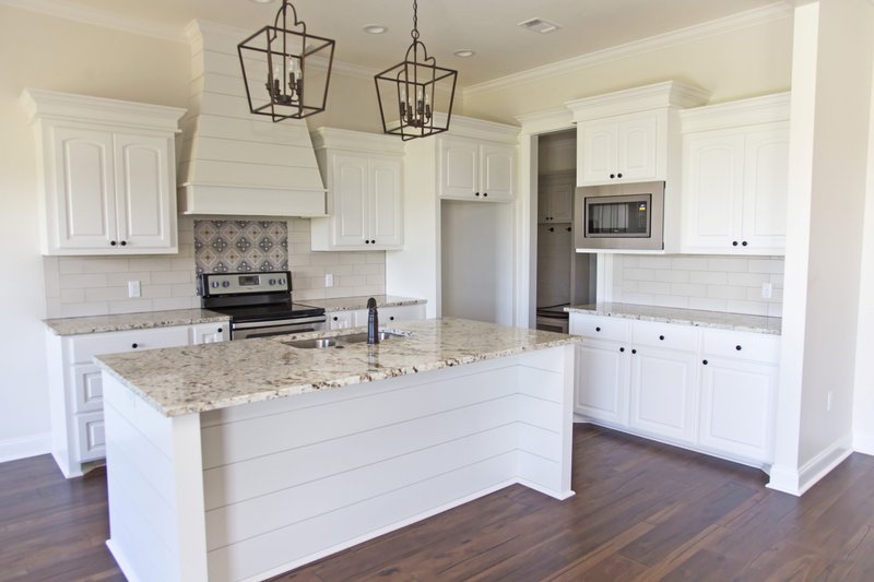 Architectural House Design - Interior - Kitchen for Southern House Plan #430-183 - 4 bed, 2 bath