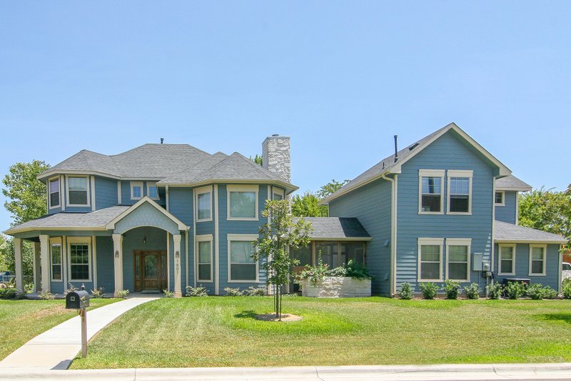 Architectural House Design - Traditional Exterior - Front Elevation Plan #80-148