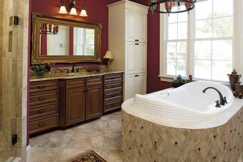 Home Plan - Interior - Bathroom for Country House Plan #929-678 - 5 bed, 4.5 bath