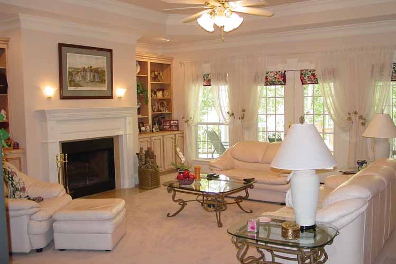 Home Plan - Interior - Family Room for Country House Plan #44-202 - 4 bed, 3.5 bath