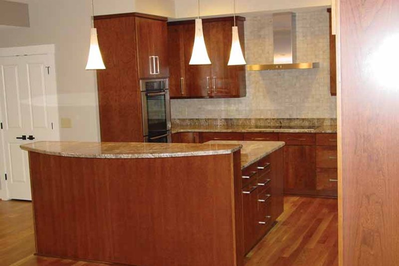 Dream House Plan - Interior - Kitchen 1 for Craftsman House Plan #939-14 - 3 bed, 3.5 bath
