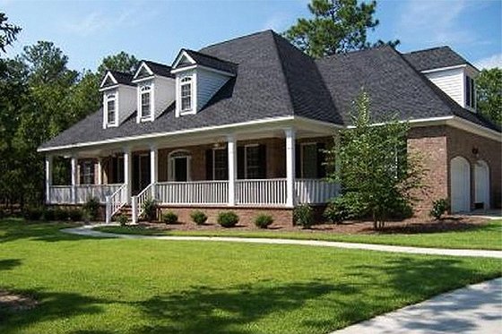 Front View - 3100 square foot Southern home