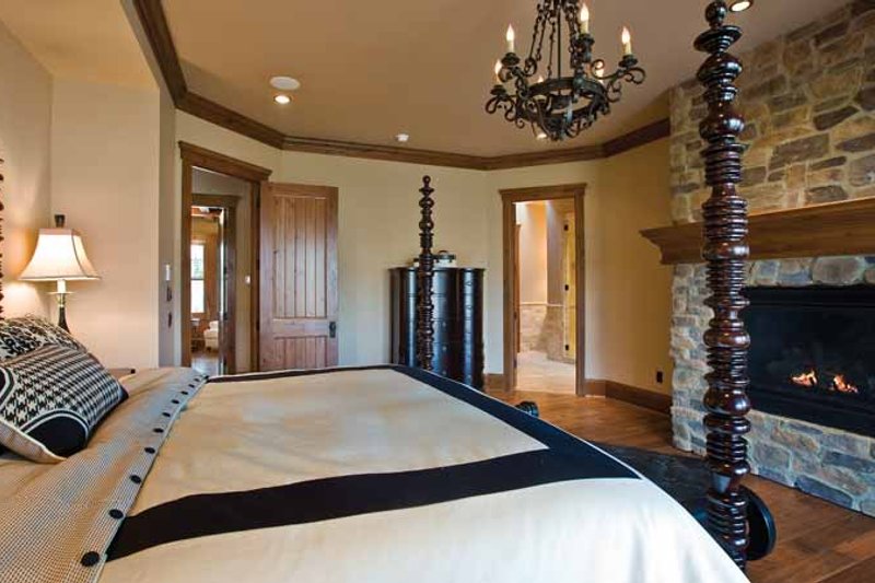 House Plan Design - Interior - Master Bedroom for Craftsman House Plan #132-561 - 5 bed, 4 bath