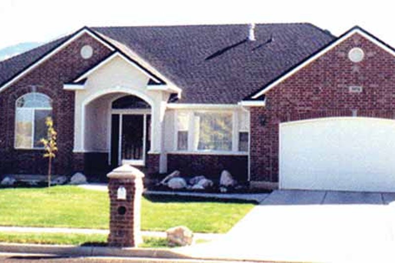 House Plan Design - Ranch Exterior - Front Elevation Plan #945-17