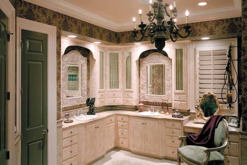 Home Plan - Interior - Bathroom 2 for Mediterranean House Plan #453-383 - 5 bed, 5.5 bath