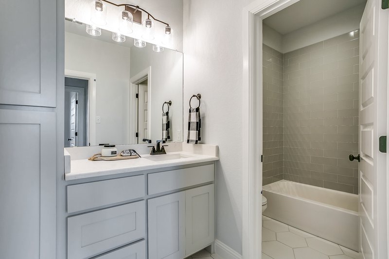 Architectural House Design - Interior - Bathroom for Farmhouse House Plan #430-215 - 4 bed, 3 bath