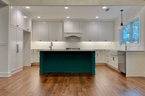 Interior - Kitchen for Farmhouse House Plan #437-126 - 4 bed, 4 bath